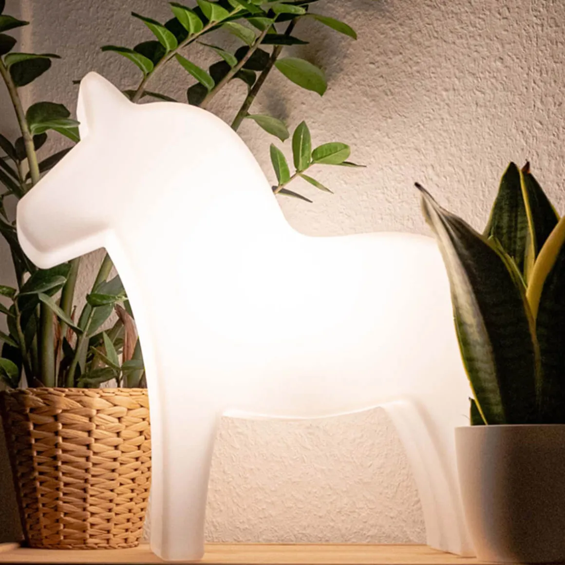 8 seasons design Shining Horse RGB LED Dekoleuchte