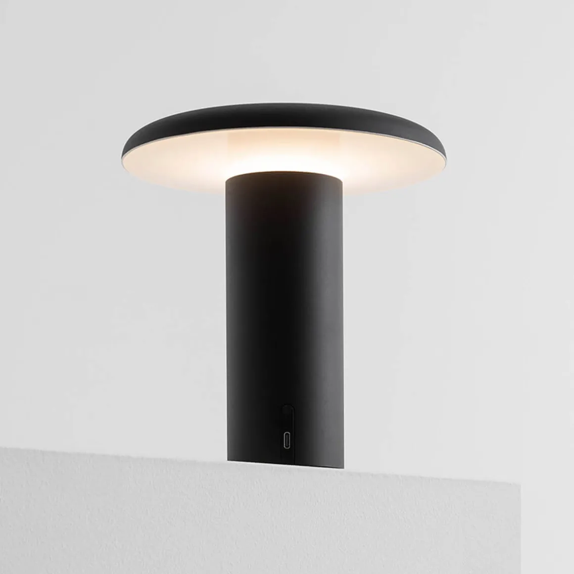 Artemide Takku LED Akkuleuchte