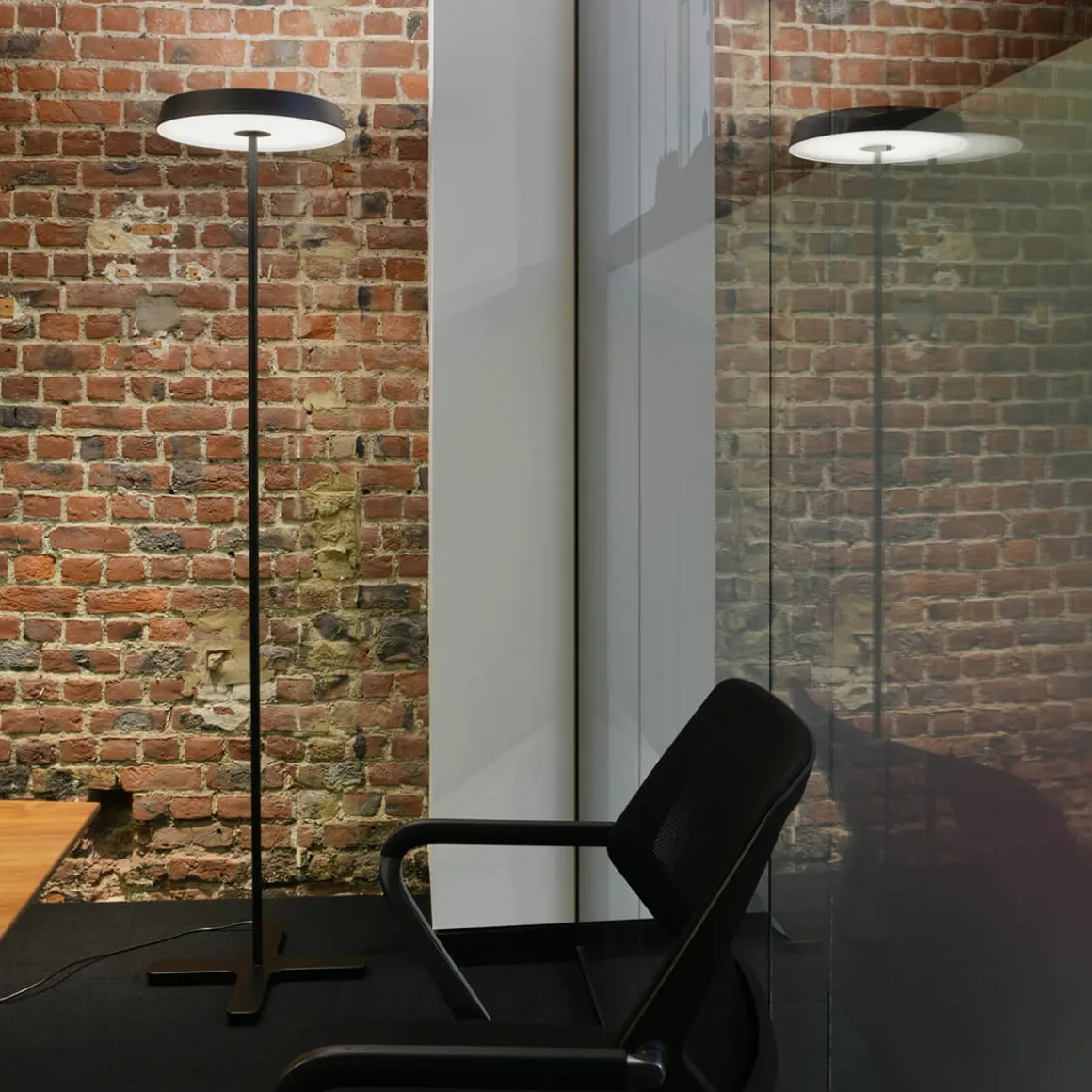 Belux Koi-S LED Stehleuchte, mit Dimmer