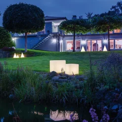 Epstein-Design Pyramide RGB-LED Akkuleuchte