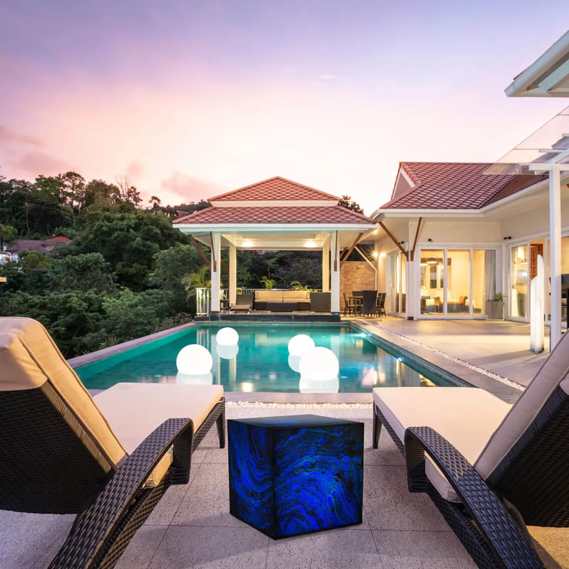 Epstein-Design Würfel Eifel im Herbst RGBCCT-LED Außenleuchte mit ZigBee