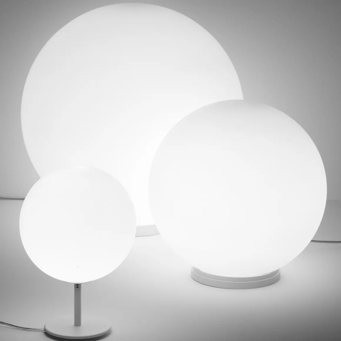 Fabbian Lumi Sfera Tischleuchte mit Fuss