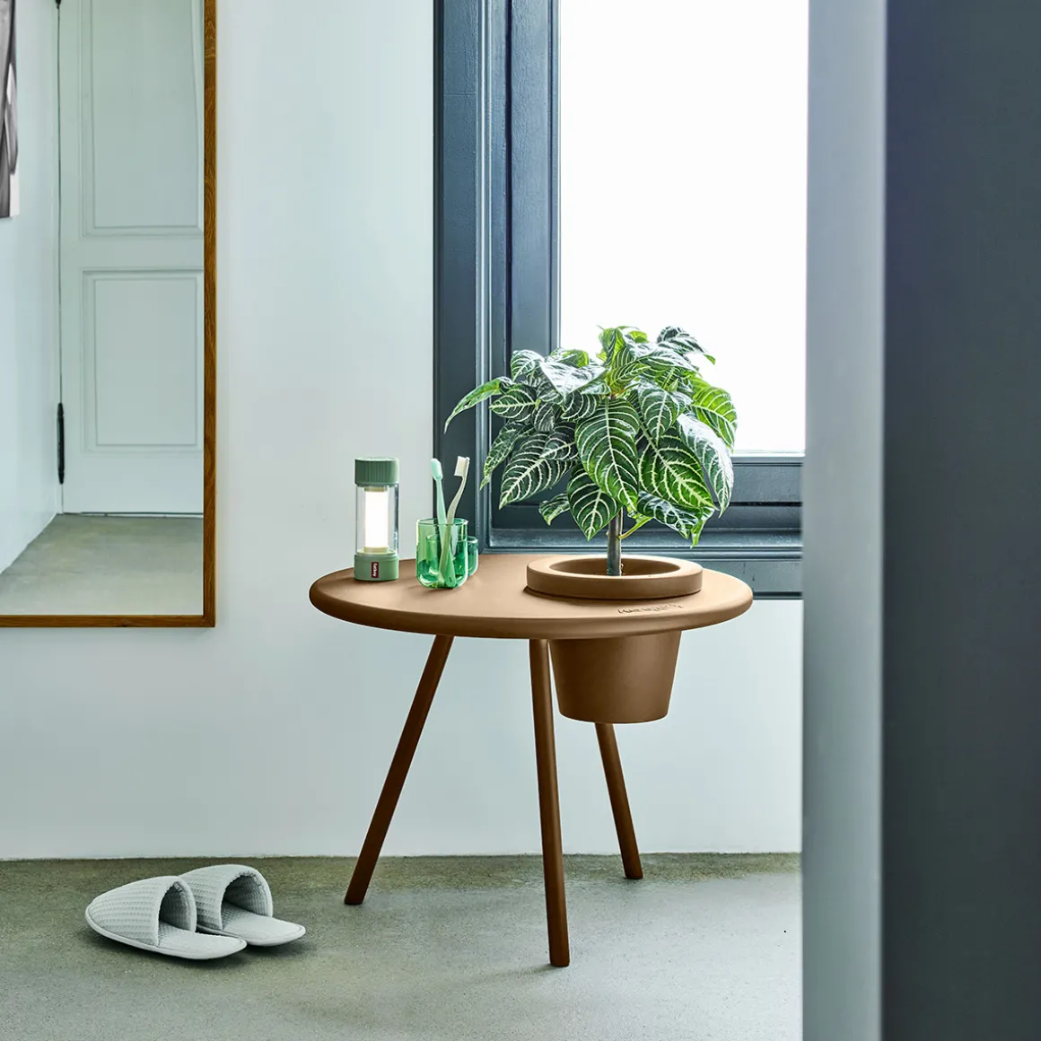 Fatboy Bakkes Beistelltisch mit Blumentopf