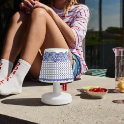 Fatboy Edison the Petit LED Akkuleuchte mit Cooper Cappie Date Night