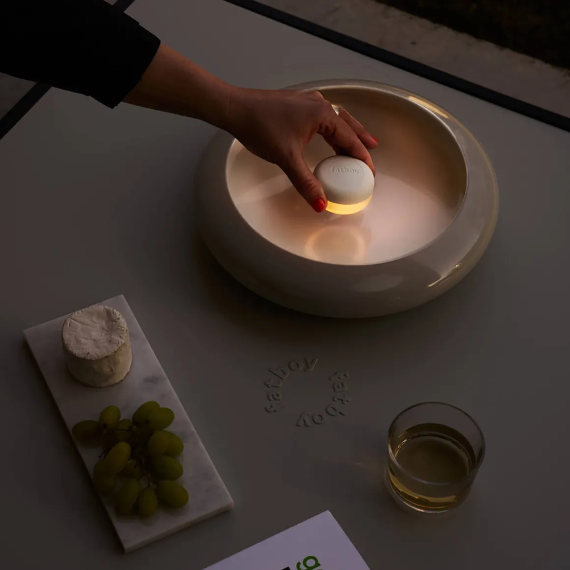 Fatboy Oloha Medium LED Akkuleuchte & Schale