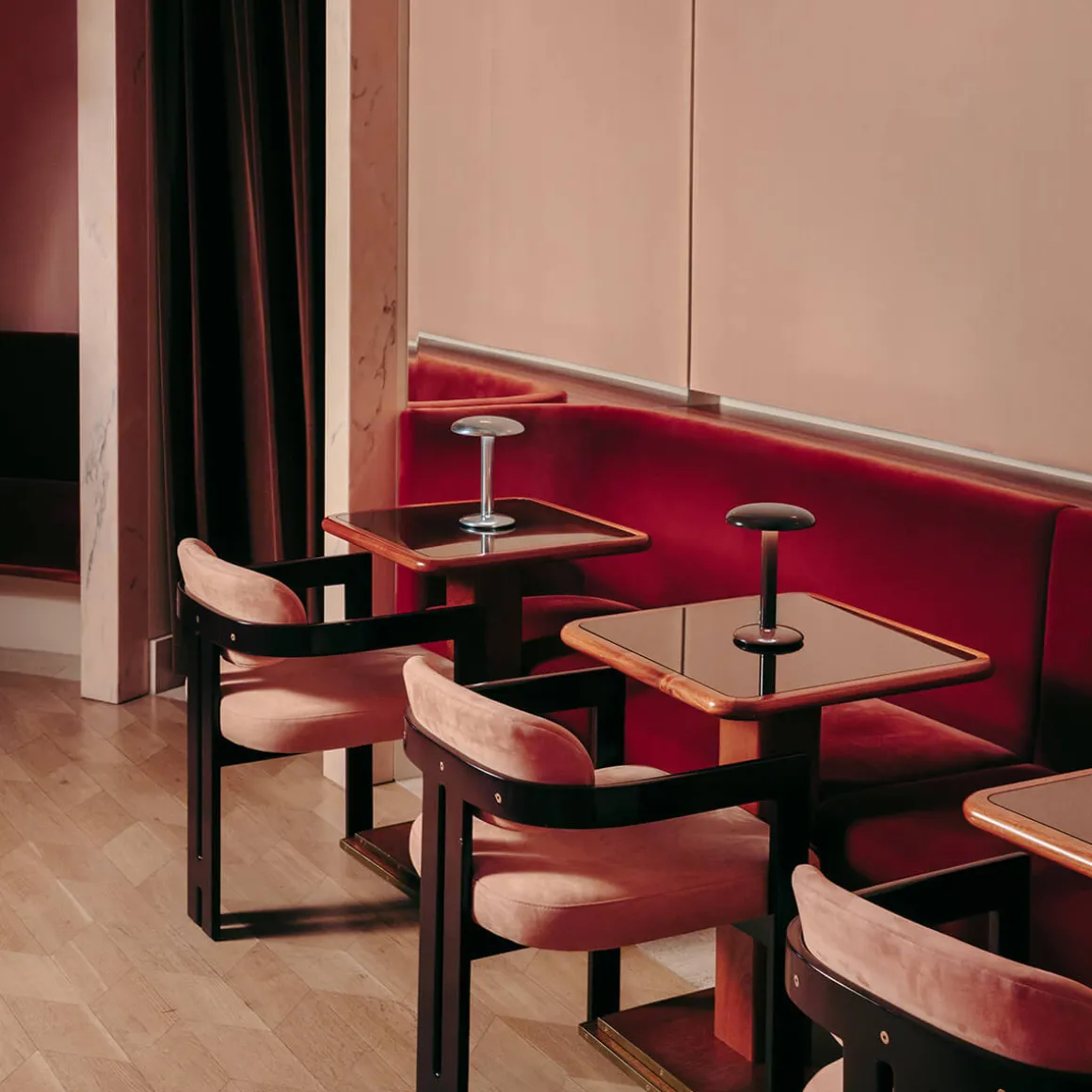 Flos Gustave Residential LED Akkuleuchte, 2700 K