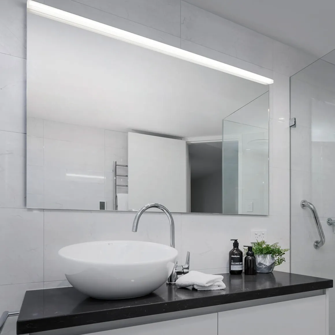 Helestra Onta LED Spiegelleuchte