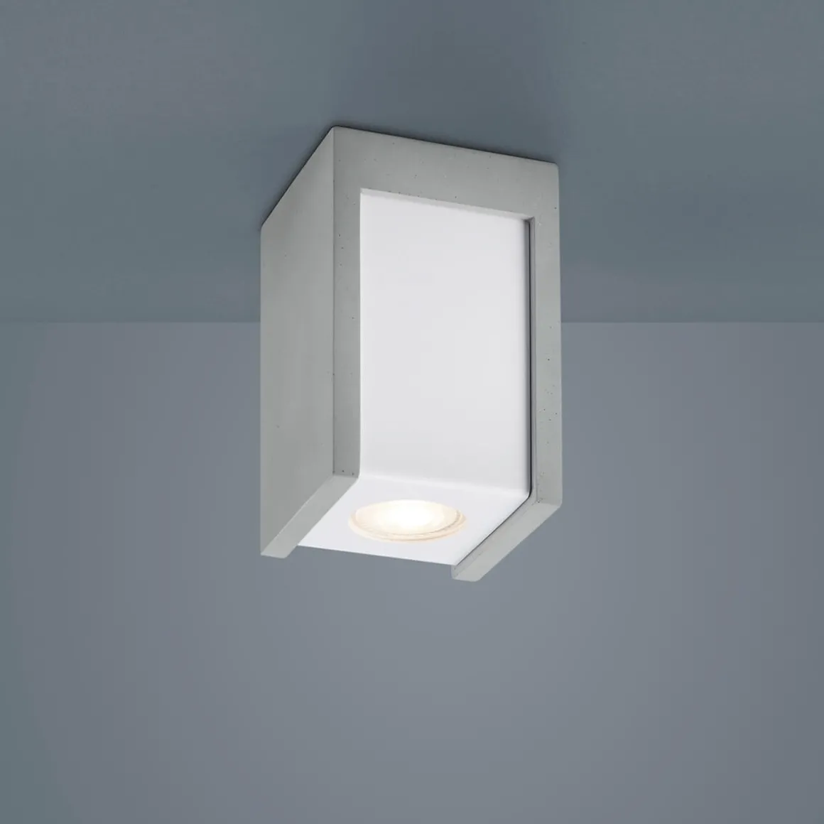 Helestra Pont Deckenleuchte aus Beton, 10 x 10 cm, Auslaufmodell