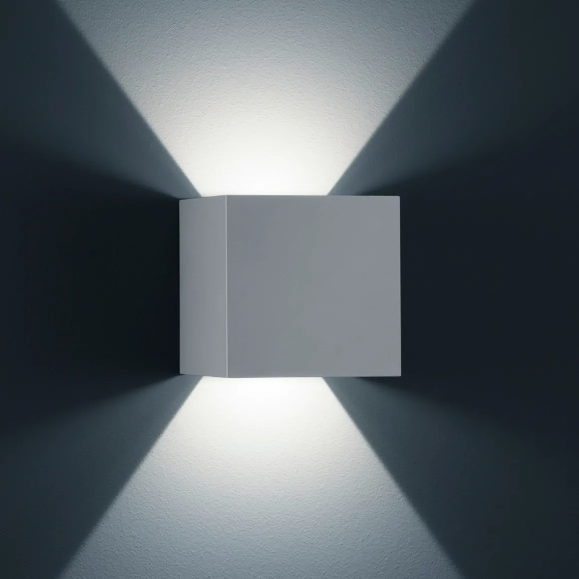 Helestra Siri 44 - L LED Außenwandleuchte