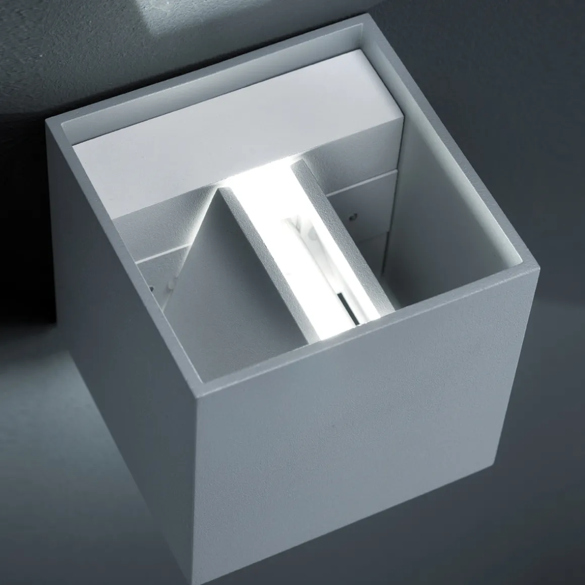 Helestra Siri 44 Up & Down LED Außenwandleuchte