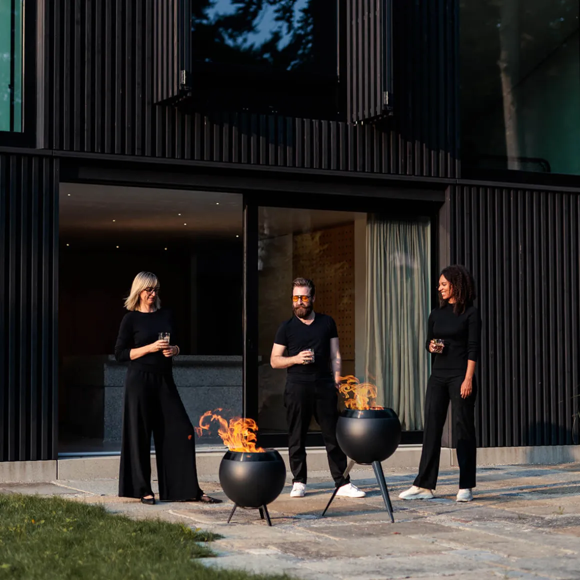 Höfats Moon 45 Feuerschale mit niedrigem Fuß