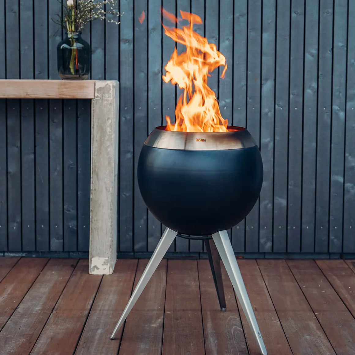 Höfats Moon 45 Feuerschale mit hohem Fuß