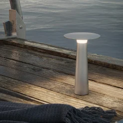 IP44.DE Lix LED Akkuleuchte, Dim-to-Amber, inkl. Charging Base