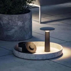 IP44.DE Lix LED Akkuleuchte, Dim-to-Amber, inkl. Charging Base