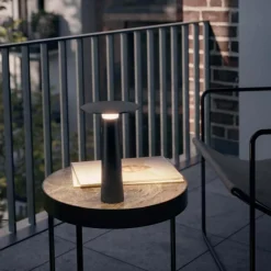 IP44.DE Lix LED Akkuleuchte, Dim-to-Amber, inkl. Charging Base