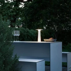 IP44.DE Lix LED Akkuleuchte, Dim-to-Amber, inkl. Charging Base