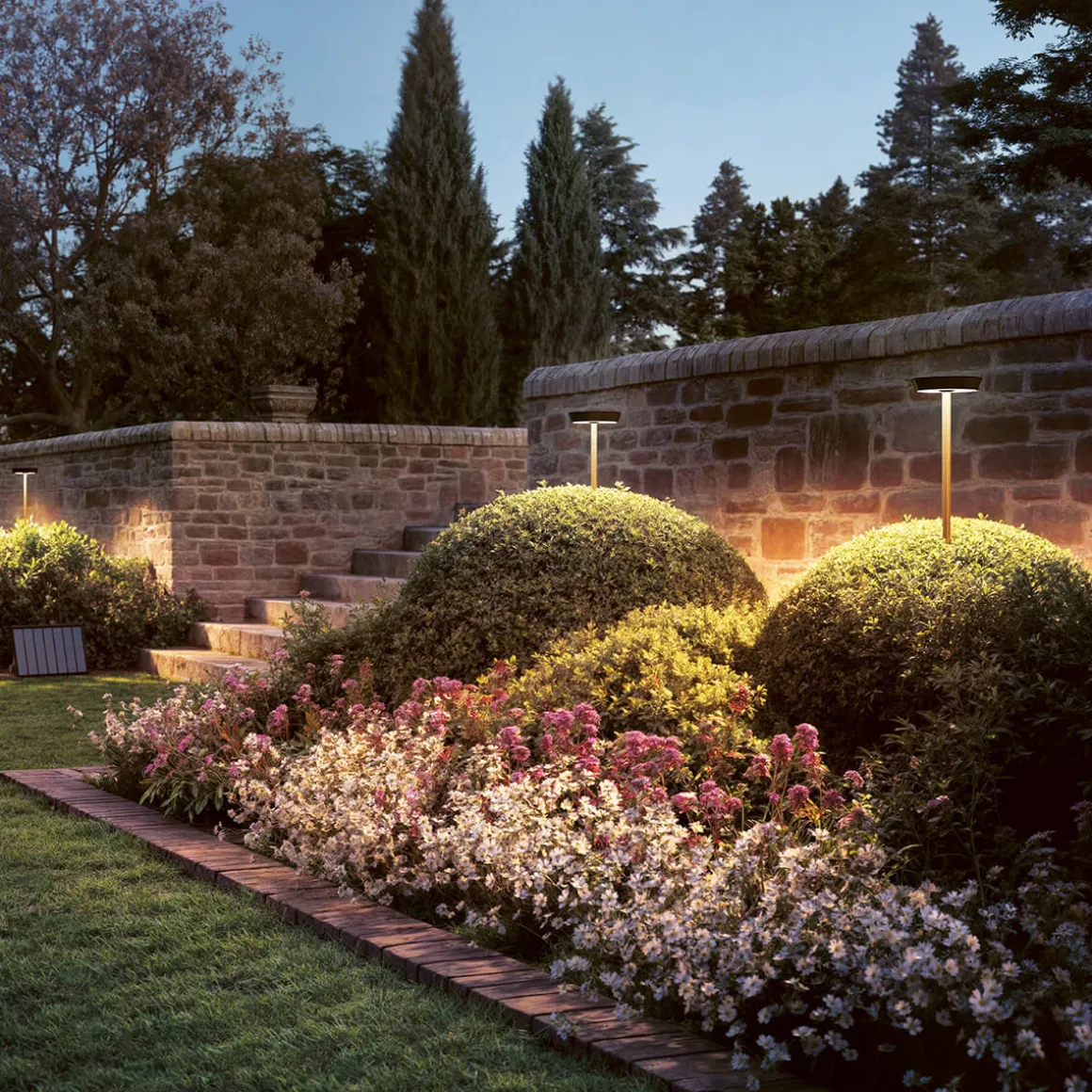 Klewe Pin Maxi LED Solarleuchte für Elektron Ladestation