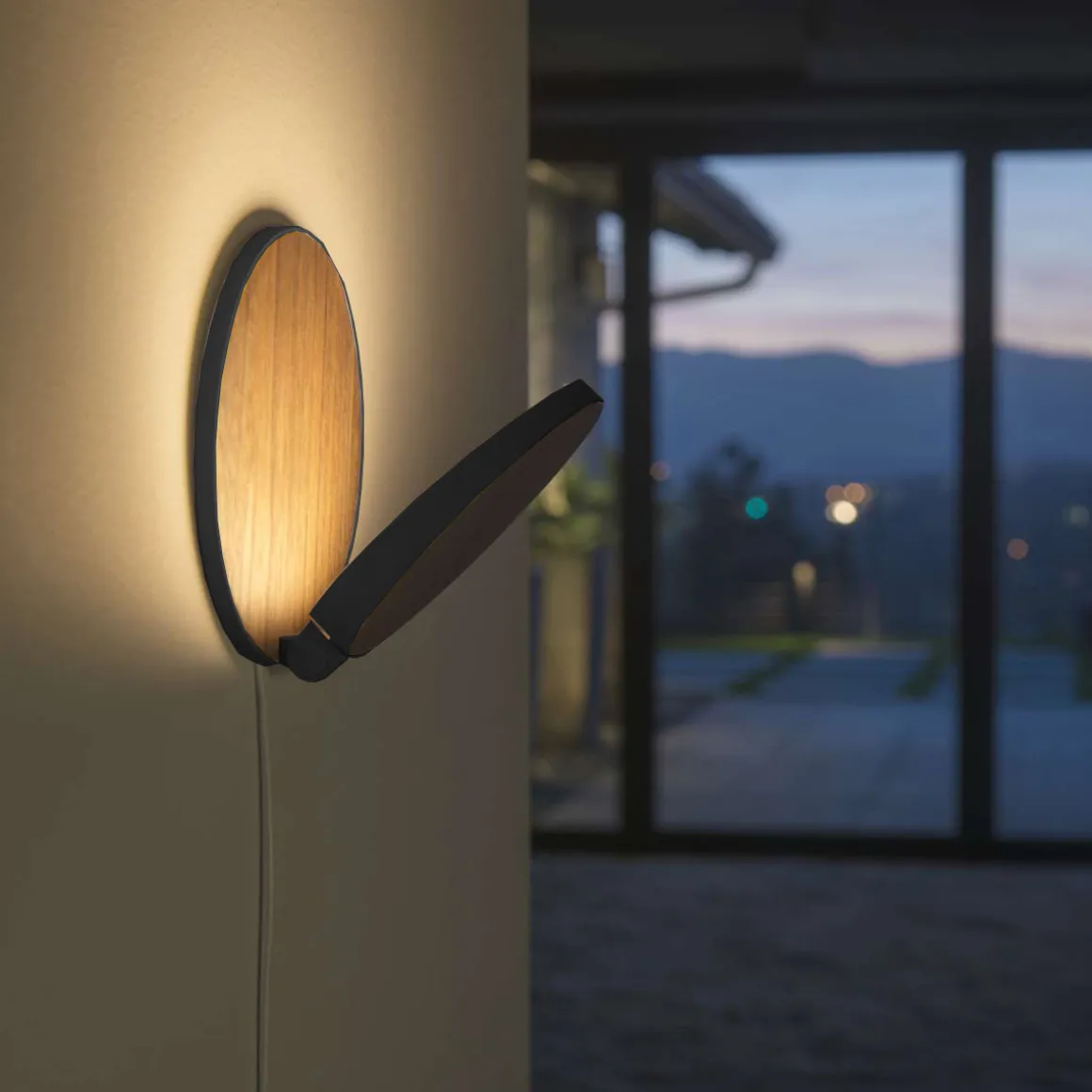 koncept Gravy Plug-In LED Wandleuchte, schwarz