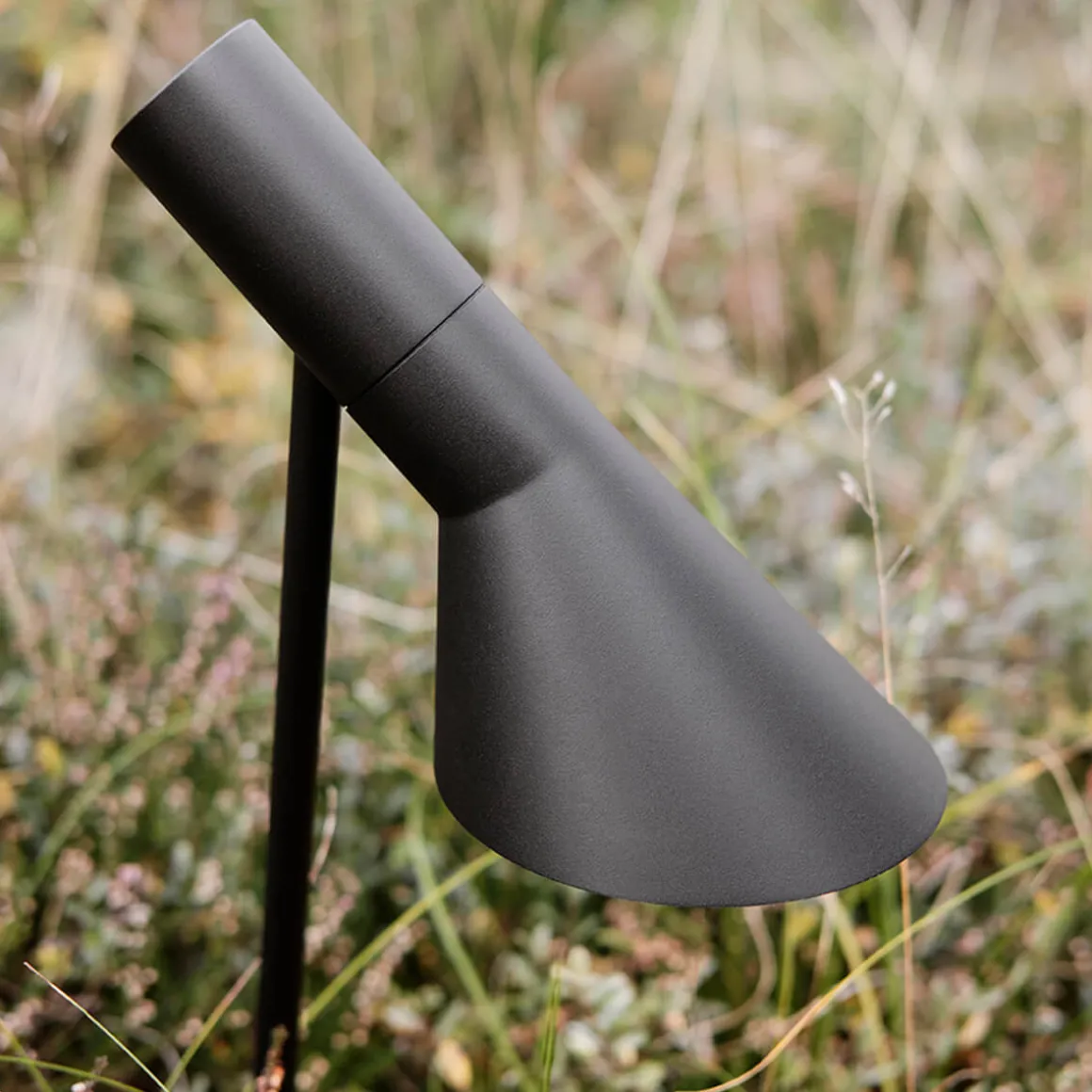 Louis Poulsen AJ Garden LED Pollerleuchte kurz, 3000 K