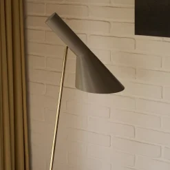 Louis Poulsen AJ Stehleuchte