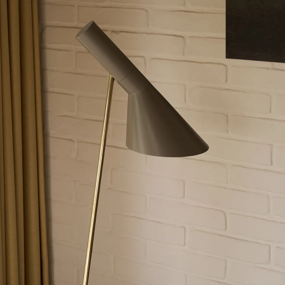 Louis Poulsen AJ Stehleuchte