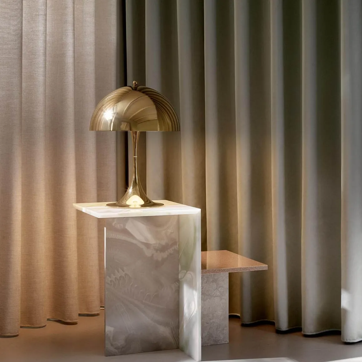 Louis Poulsen Panthella 320 Tischleuchte, 1. Generation