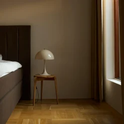 Louis Poulsen Panthella 320 Tischleuchte