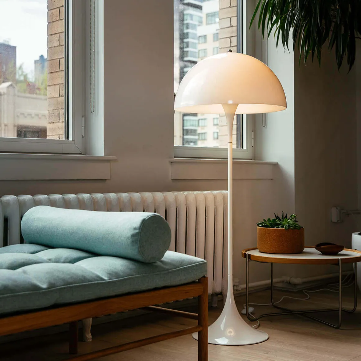 Louis Poulsen Panthella Stehleuchte