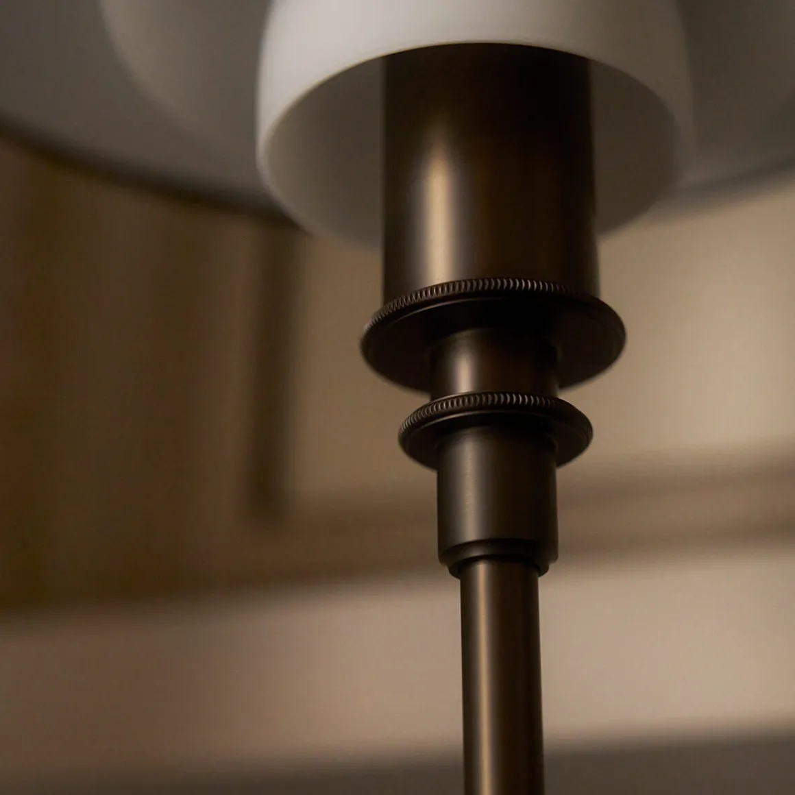 Louis Poulsen PH 3/2 Aged Brass Opal Tischleuchte