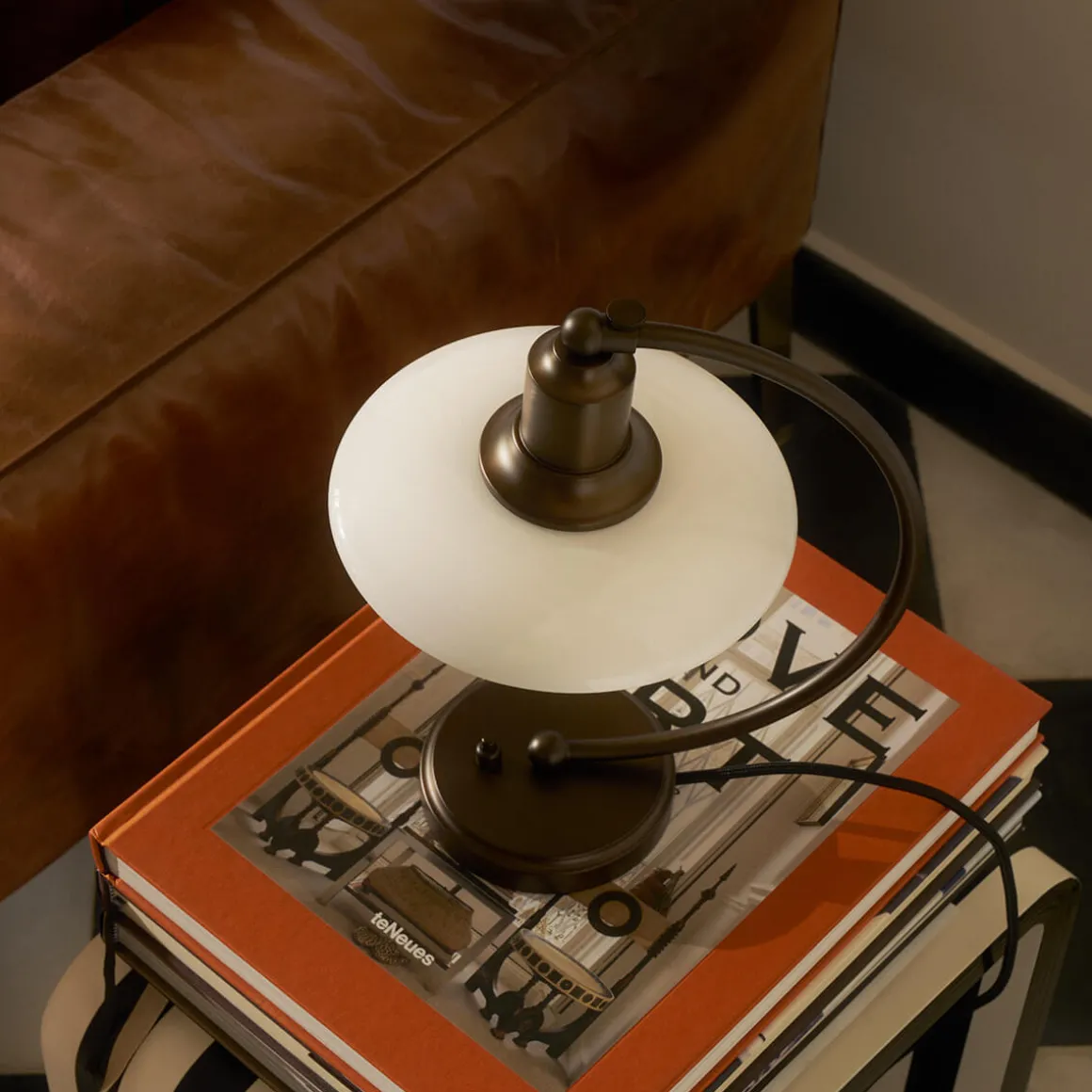 Louis Poulsen PH 2/2 Luna Aged Brass Opal Tischleuchte