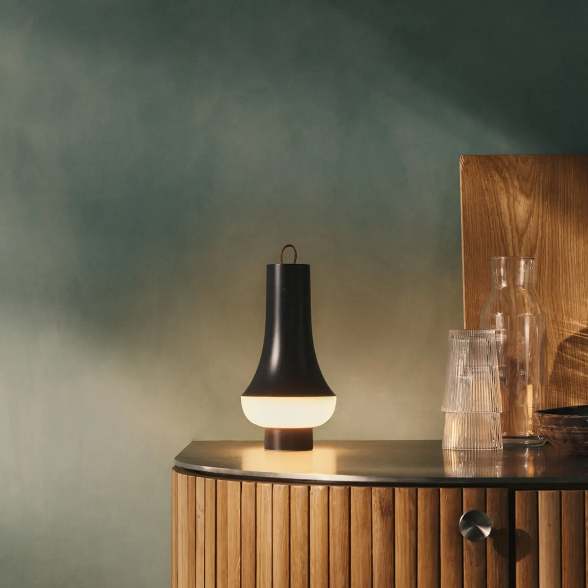 Louis Poulsen Tomoshi Portable LED Akkuleuchte