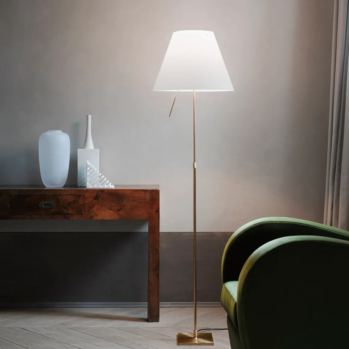 Luceplan Costanza Terra Teleskop mit Touchdimmer, Messing