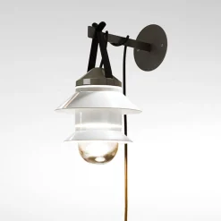 Marset Santorini Wandleuchte mit Wandhaken