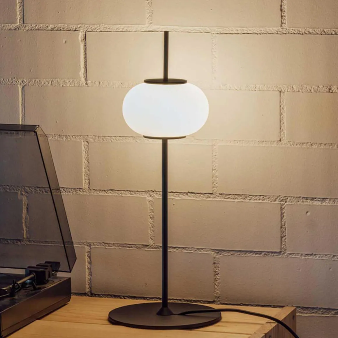 Milan Astros Tischleuchte