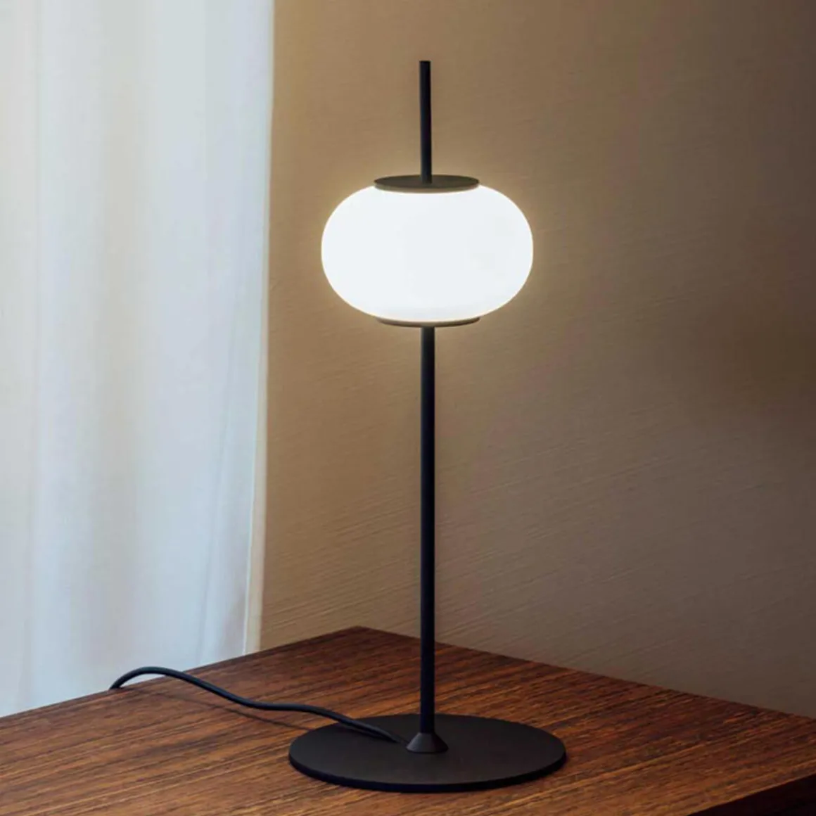 Milan Astros Tischleuchte