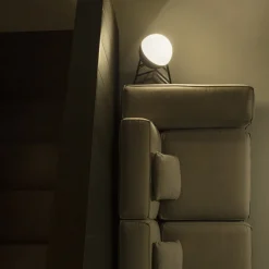 Milan Half Stehleuchte mit Dreibein-Stativ