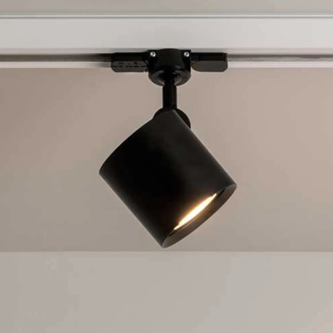 Milan Kronn Schienenstrahler