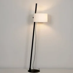 Milan Linood Stehleuchte, geneigt