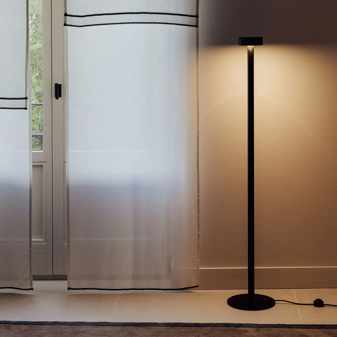 Milan Peak Lane LED Stehleuchte