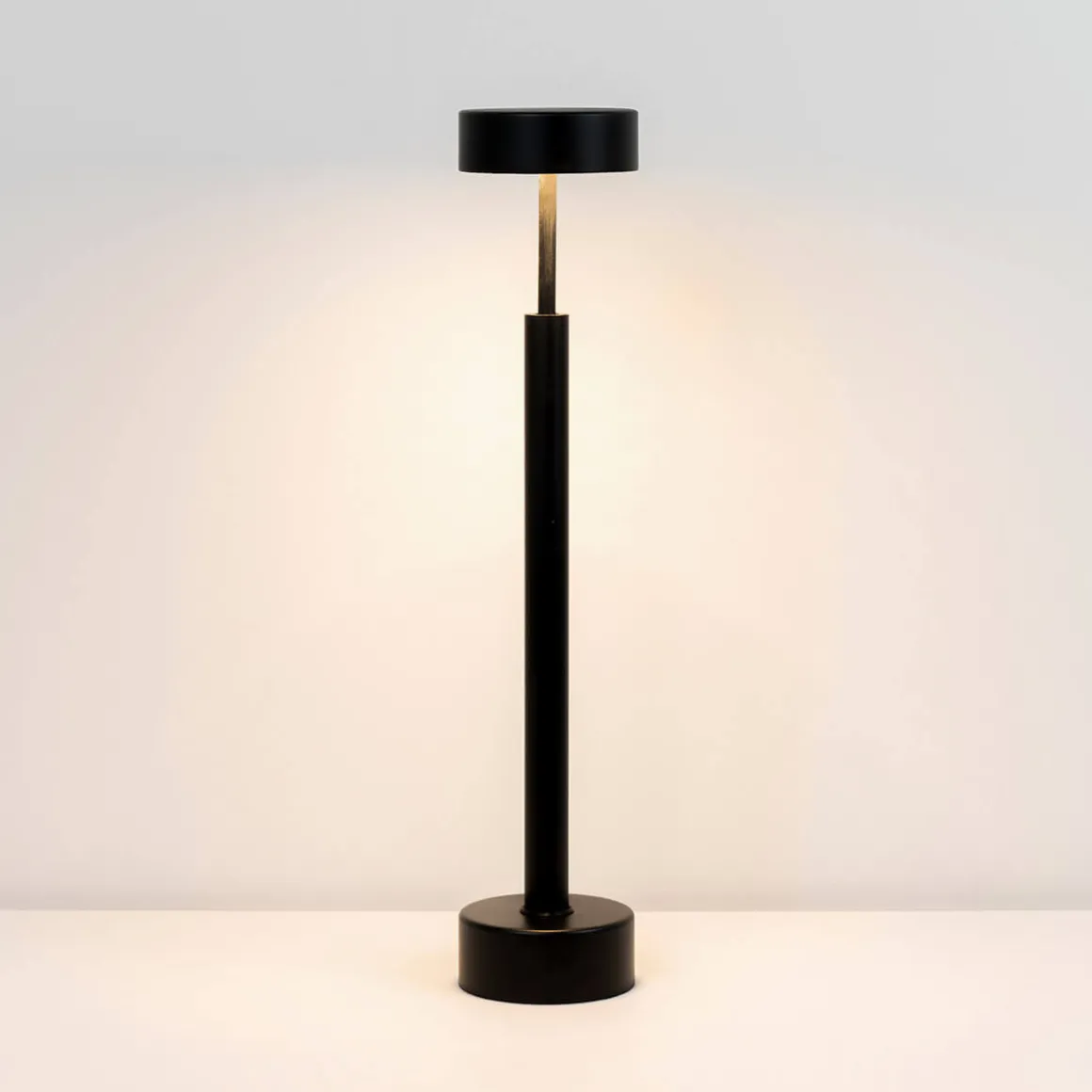 Milan Peak LED Tischleuchte