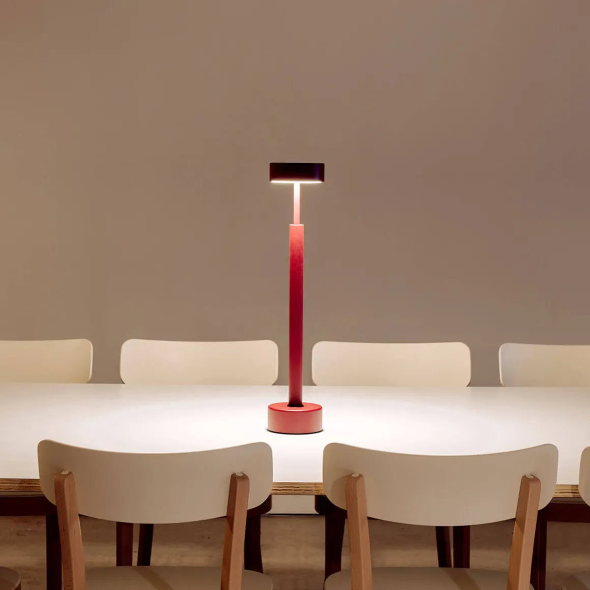 Milan Peak LED Tischleuchte