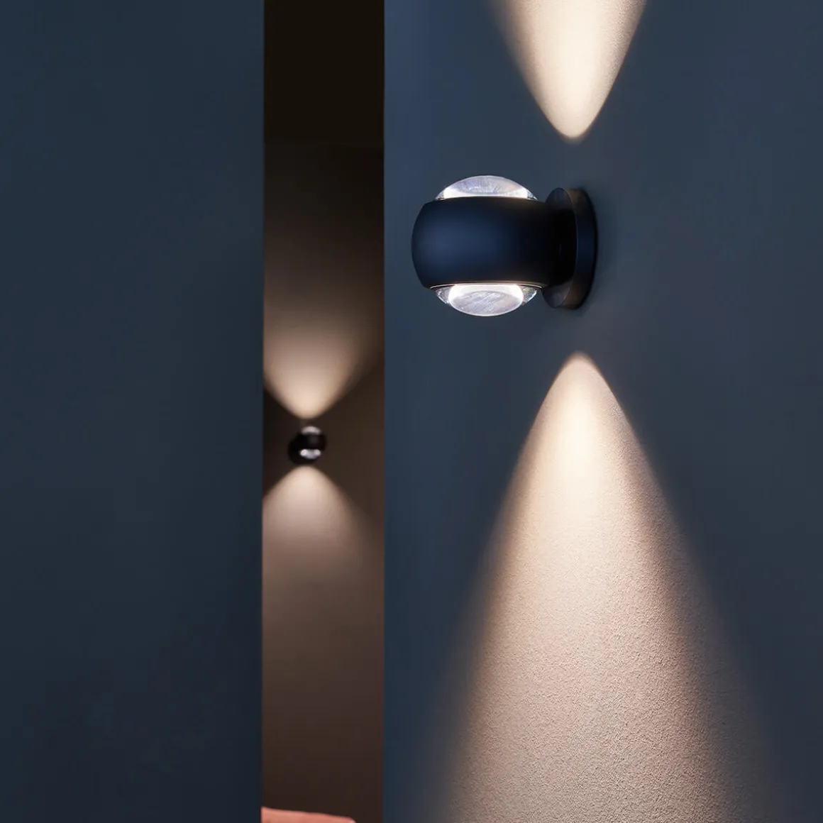 Occhio io verticale Volt D LED Wandleuchte, 2700 K