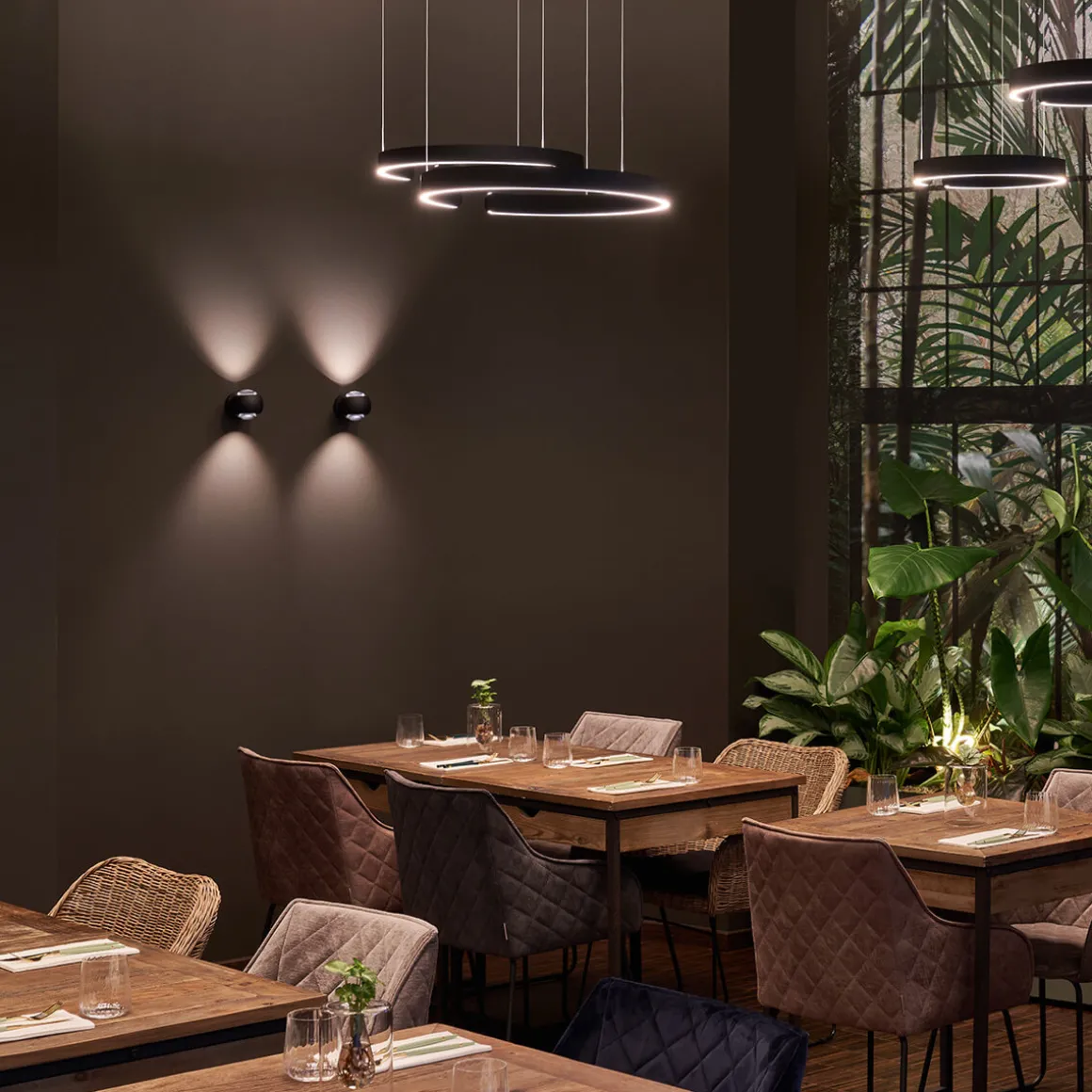 Occhio io verticale Volt D LED Wandleuchte, 2700 K