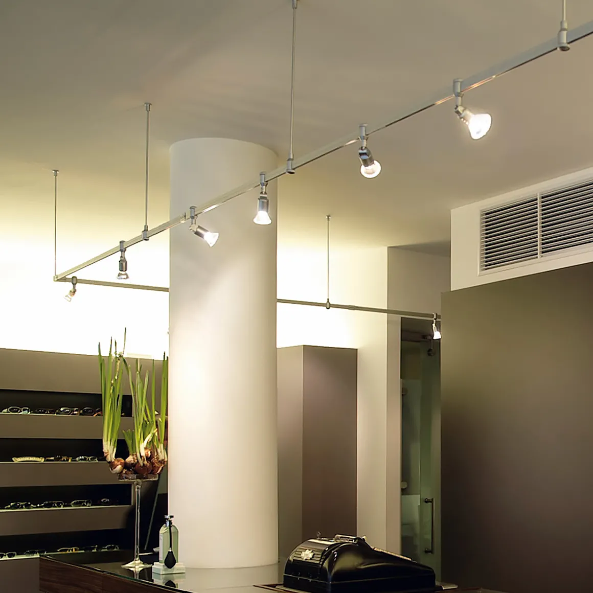 Oligo CHECK-IN Gate B Seven Systemstrahler