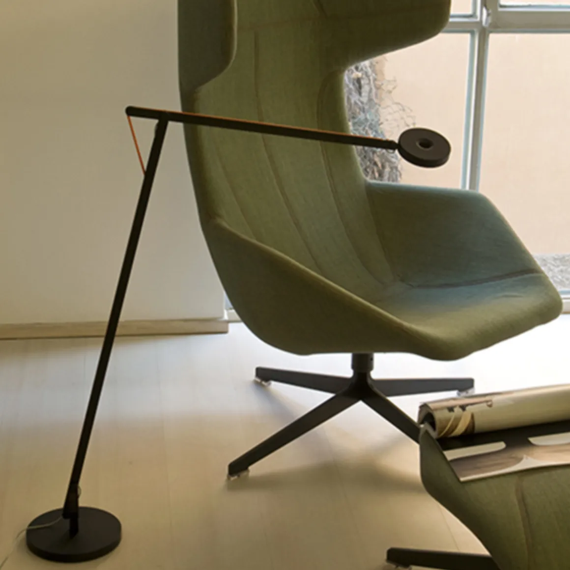 Rotaliana String F1 Dim-to-Warm LED Stehleuchte