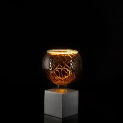 Segula Cubic Tischleuchte mit LED Floating Globe 150 twisted smokey grau