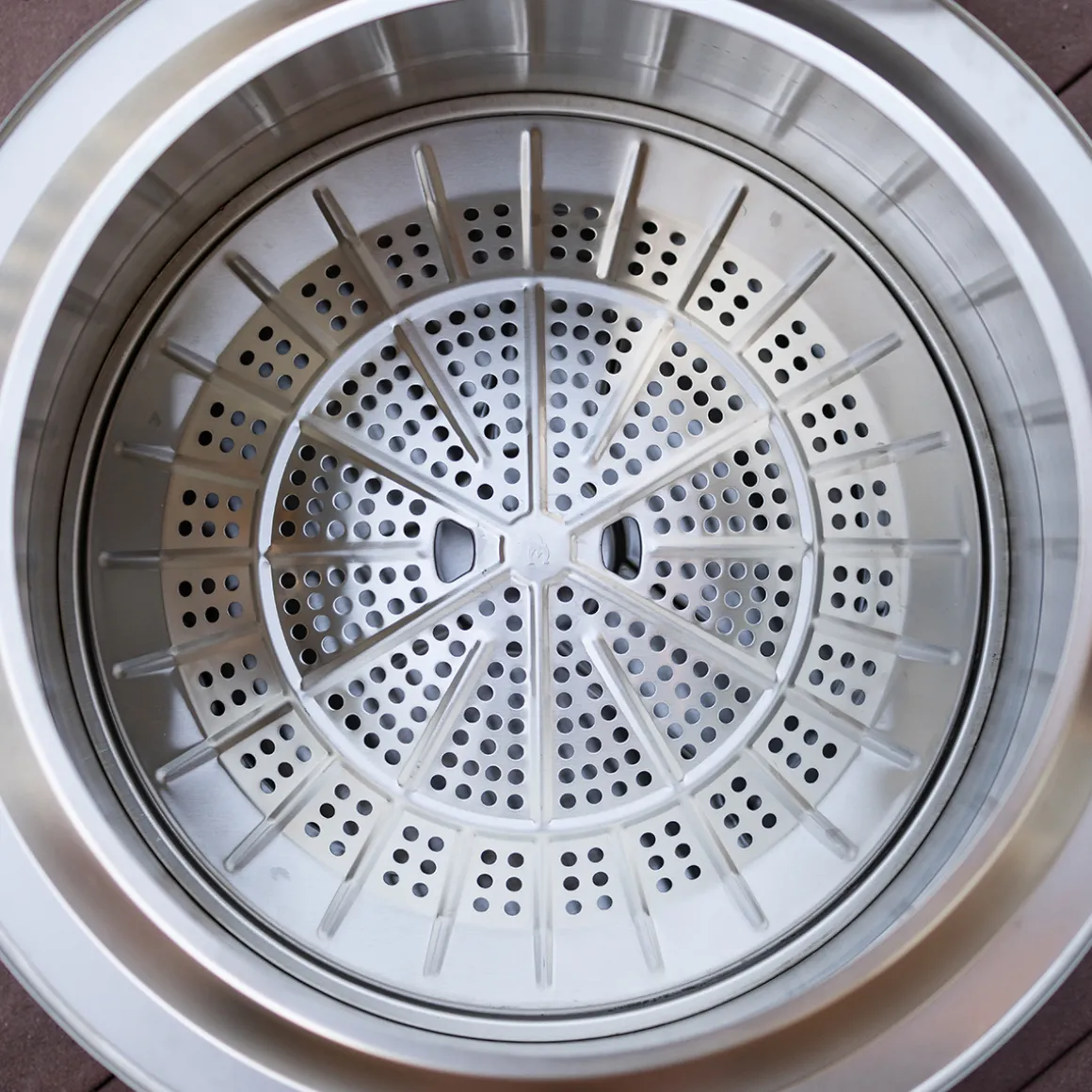 Solo Stove Yukon 2.0 Feuerschale mit Standfuß, inkl. Deckel