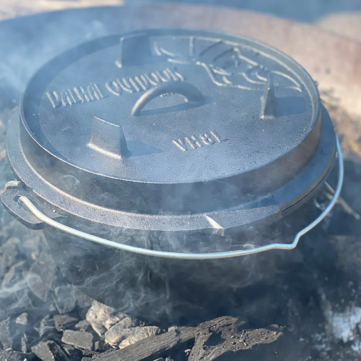 Valhal Outdoor Dutch Oven / Feuertopf 8L mit Füßen