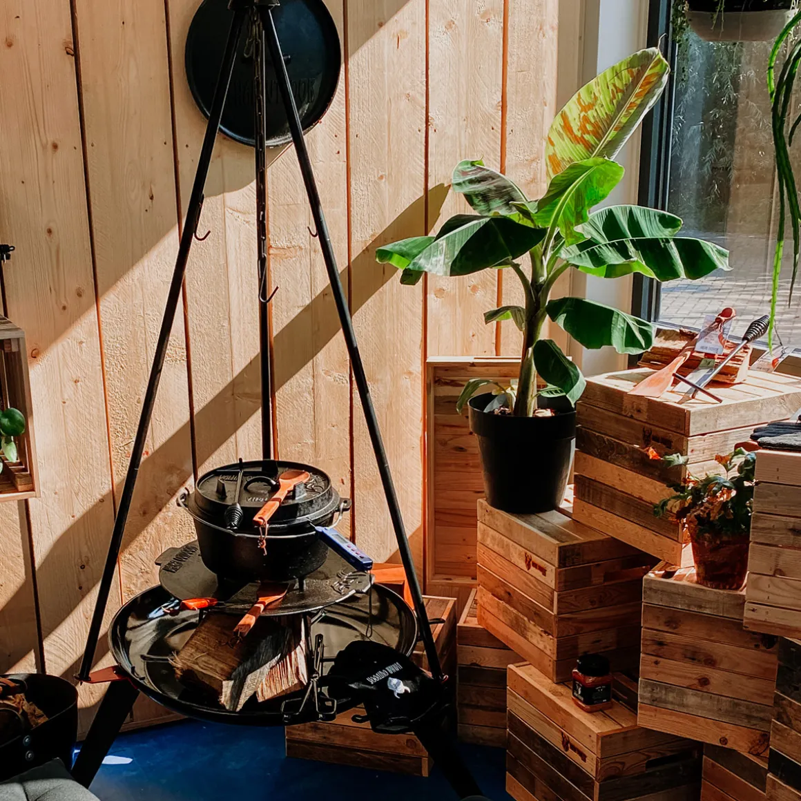 Valhal Outdoor Dutch Oven / Feuertopf 8L mit Füßen