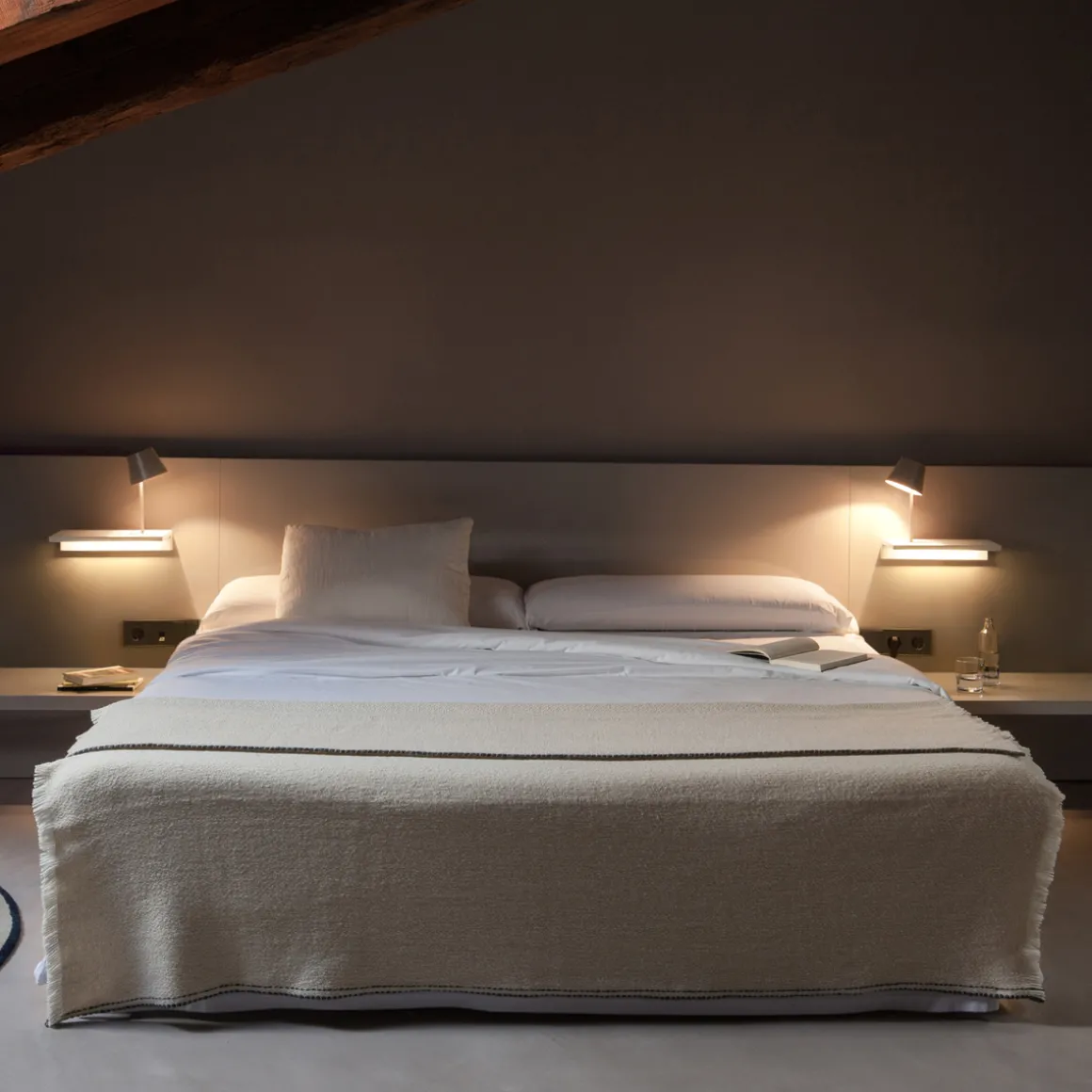 Vibia Suite 6045 Wandleuchte, mit Leselicht
